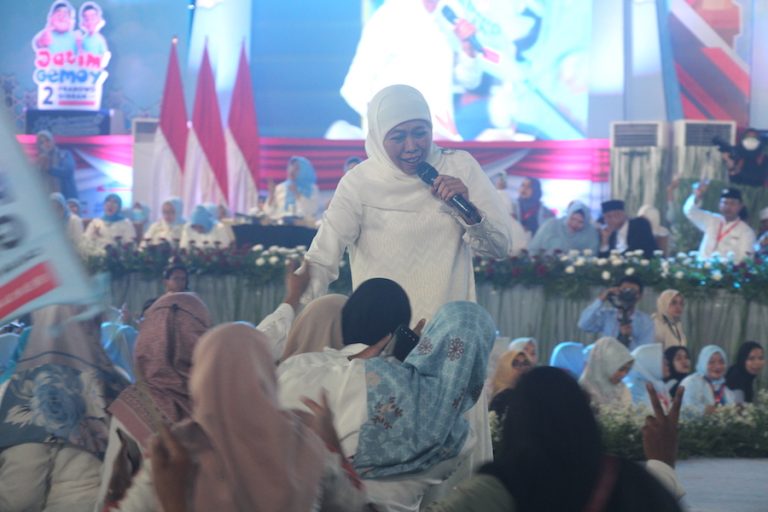 Doa Bersama Khofifah Serukan di TPS Pilih Prabowo Gibran