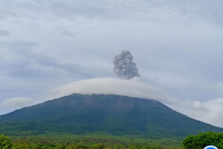 Gunung Ili Lewotolok di NTT Naik Status Siaga, Waspada Erupsi