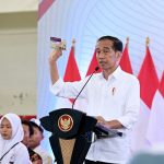 Berikan Bantuan PIP di Sukoharjo, Presiden Jokowi: Semangat Belajar Agar Bisa Kuliah.
