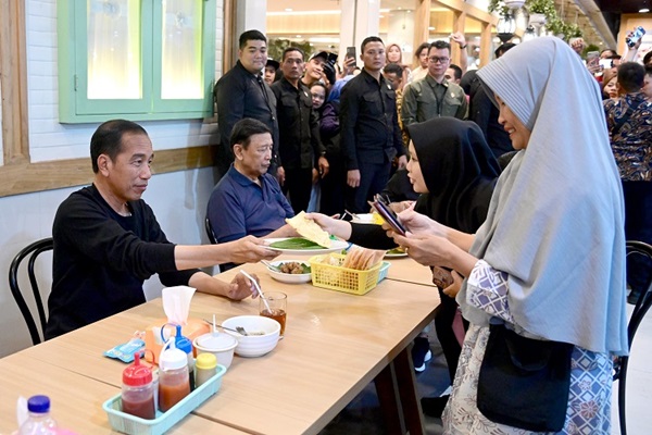 Saat Presiden Jokowi Membaur dengan Masyarakat