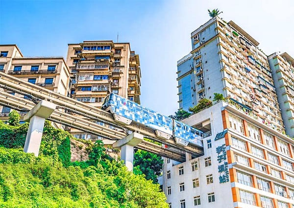 Kereta Api di China Terobos Apartemen