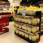 deretan-beras-stabilisasi-pasokan-dan-harga-pangan-sphp-5-kg-di-transmart-central-park-jakarta-jumat-610223-cnbc-indonesiatri-_169