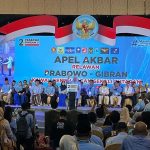 Khofifah Pimpin Apel Akbar Relawan Prabowo-Gibran, Jaga 120 Ribu TPS seluruh Jatim