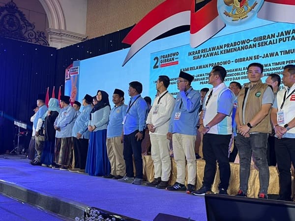 Khofifah Pimpin Apel Akbar Relawan Prabowo-Gibran