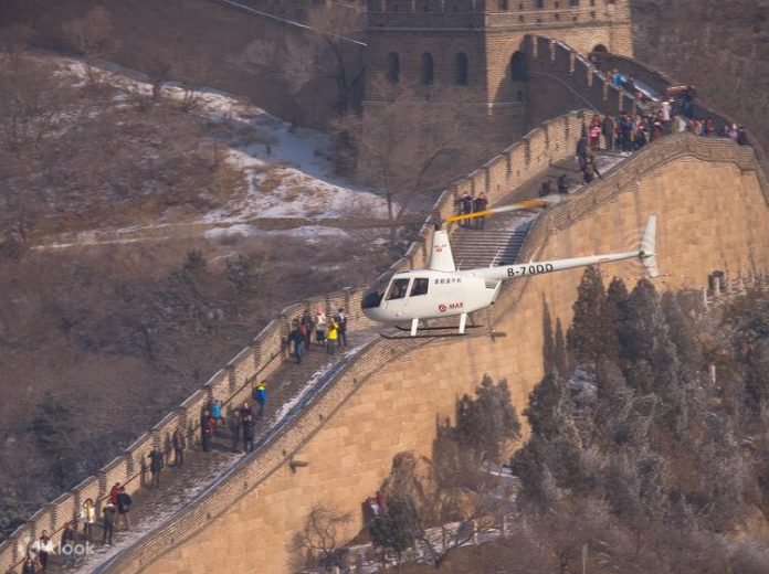 Tembok Besar China seksi Juyongguan di Beijing pada Rabu (14/2/2024) meluncurkan layanan tur helikopter