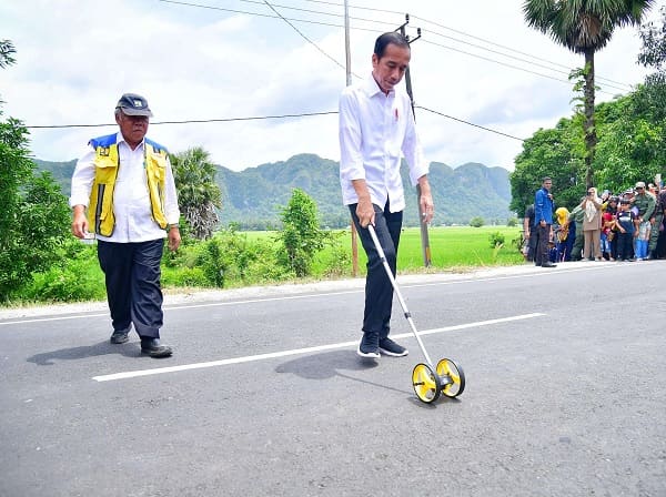 Presiden Jokowi Resmikan 27 Ruas Jalan