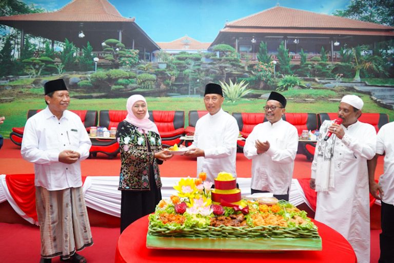 Relawan Lintas Profesi Se-tapal Kuda, Gaungkan Deklarasi Dukungan Untuk Khofifah Maju Cagub Jatim 2024