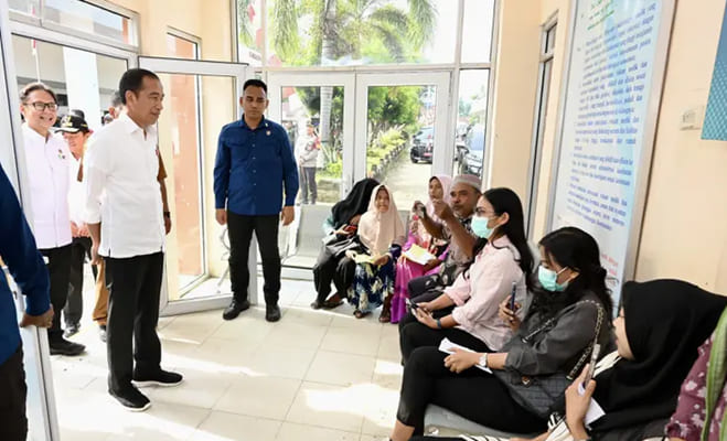 Presiden Jokowi Tinjau RSUD Sibuhuan