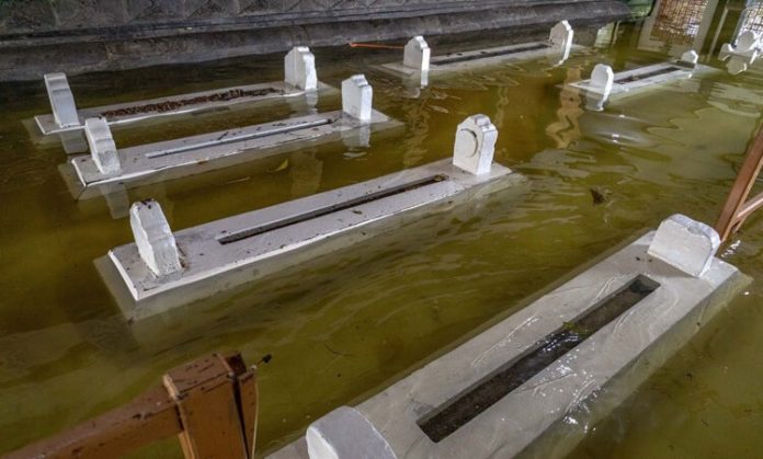 Makam Sunan Kalijaga banjir