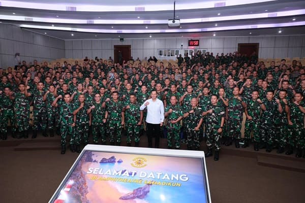 Beri Kuliah Umum di Seskoal