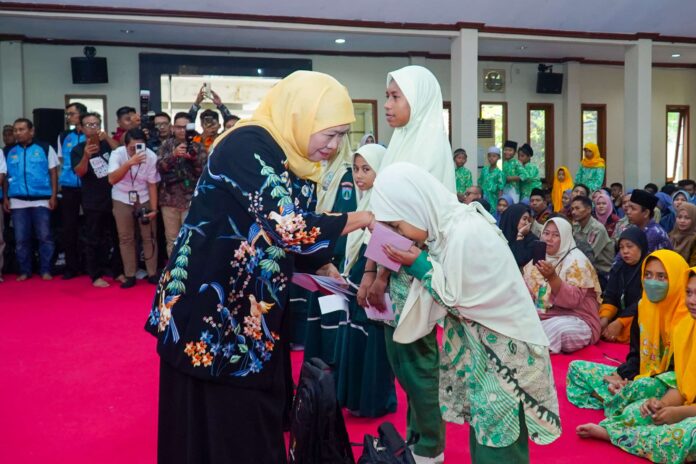 Khofifah 800 Anak Yatim