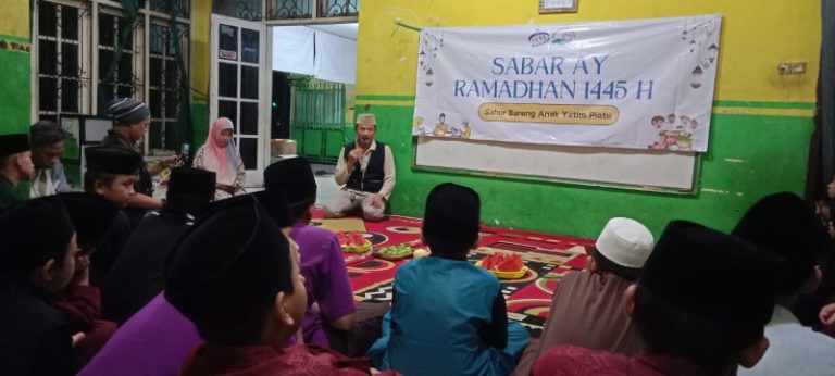 Baksos’e Suroboyo Dan Ikasdasa Gelar  Kegiatan Sahur Bareng Anak Yatim Piatu 