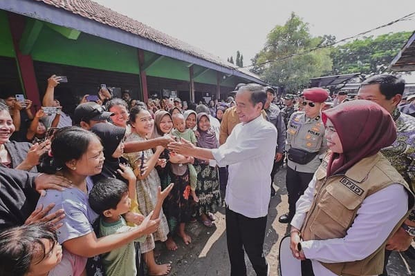 Presiden Jokowi Kunjungi Posko Pengungsian