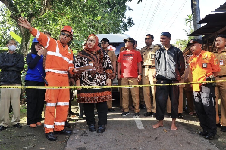 Bupati Sragen Longsor