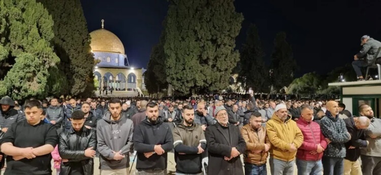 Shalat Tarawih Masjid Al-Aqsa