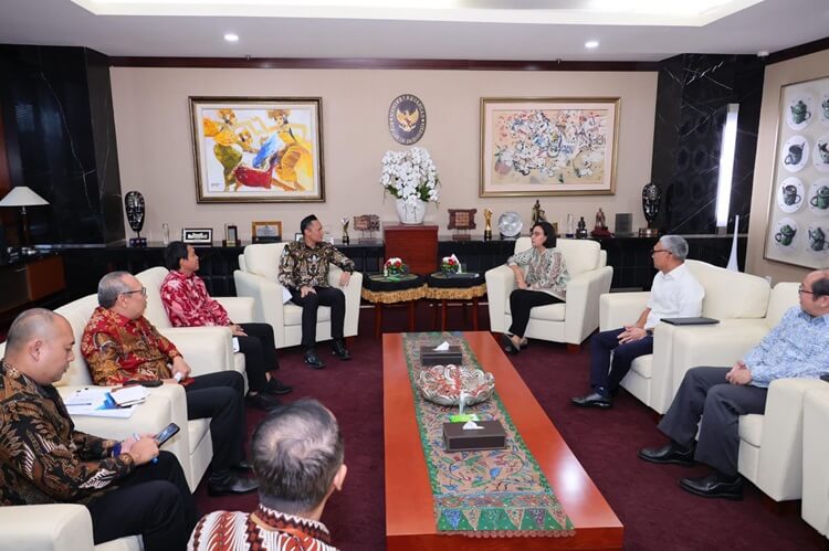 Menteri ATR Menteri Keuangan