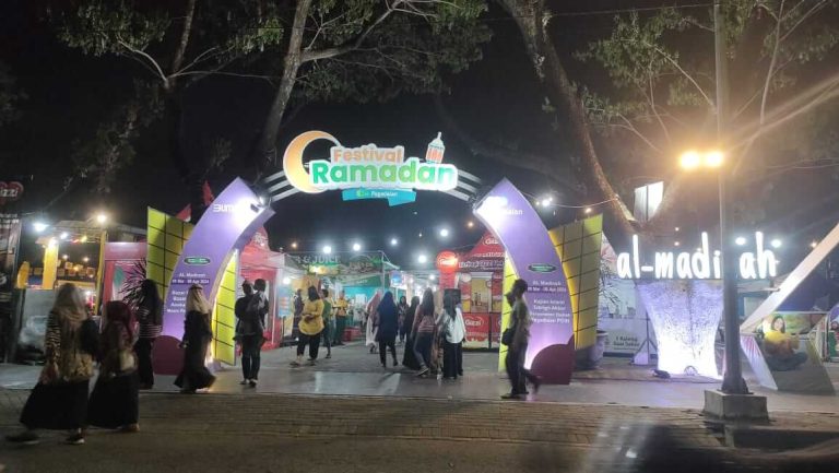 Pasar Ramadhan Masjid Al - Akbar