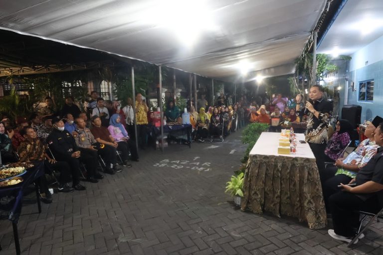 Warga Baratajaya Nikmati Manfaat PJU Yang Baru Dari Pemkot Surabaya