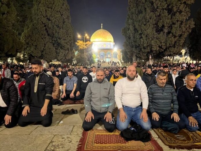Shalat Tarawih Masjid Al-Aqsa