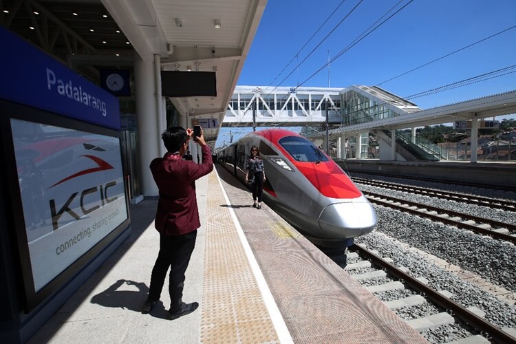 Kereta Cepat Jakarta-Surabaya