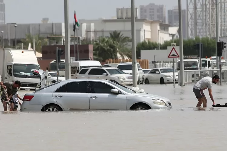 hujan badai dubai