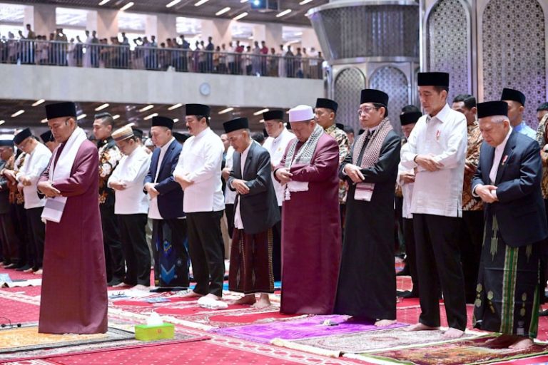 Ustadz Abdul A’la Asal Surabaya Khotbah Sholat Ied di depan Jokowi