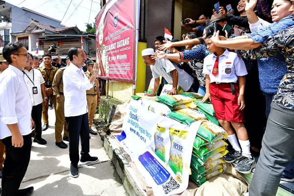 Presiden Jokowi Tinjau Pasar Tumpah Mamasa