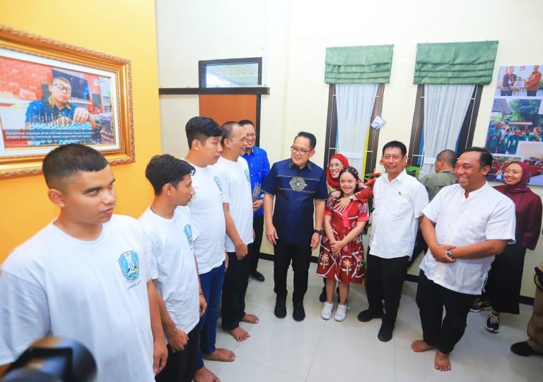 Buka Peluang Baru, Kadis Sosial Jatim Resmikan Galeri Disabilitas Kinarsih dan UPT Gadisku: “Menuju Masa Depan Gemilang”