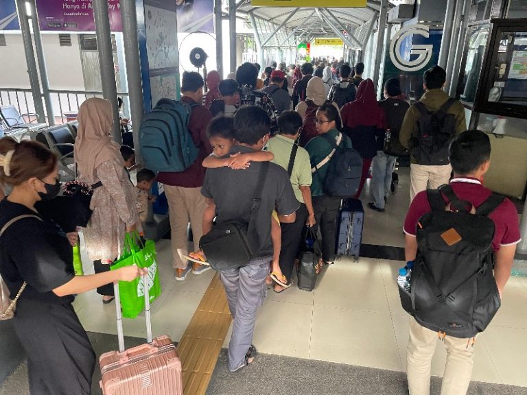 Arus Balik H+3 Lebaran, Lebih Dari 22 Ribu Pelanggan Berangkat dari Daop 8 Surabaya