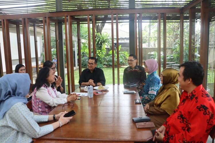 Dayak Long Ears Through