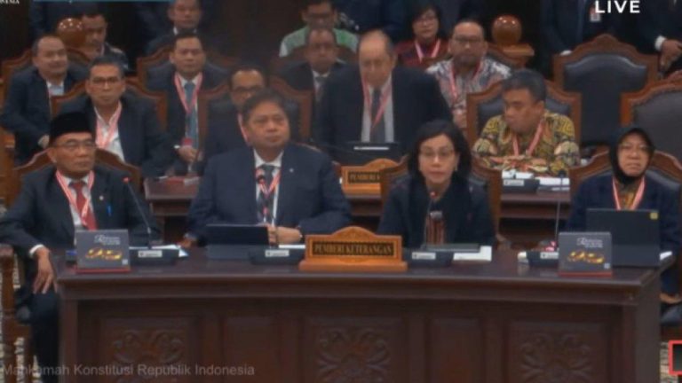 Empat Menteri MK