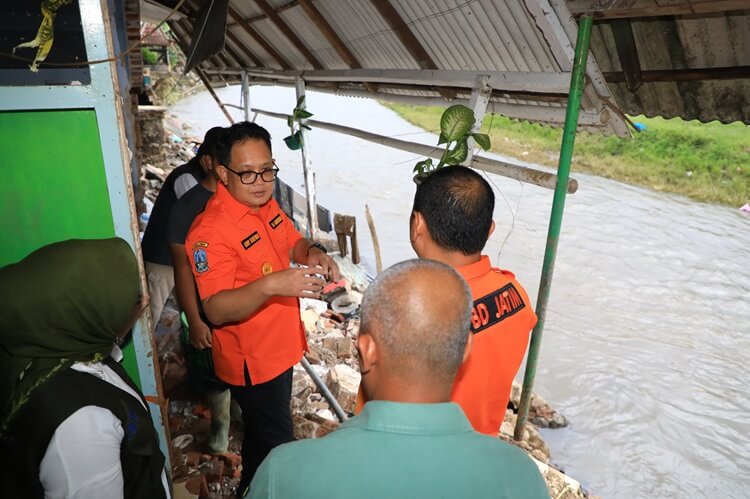 Gerak Cepat Pj Gubernur Adhy Tangani Banjir Lahar Dingin di Lumajang