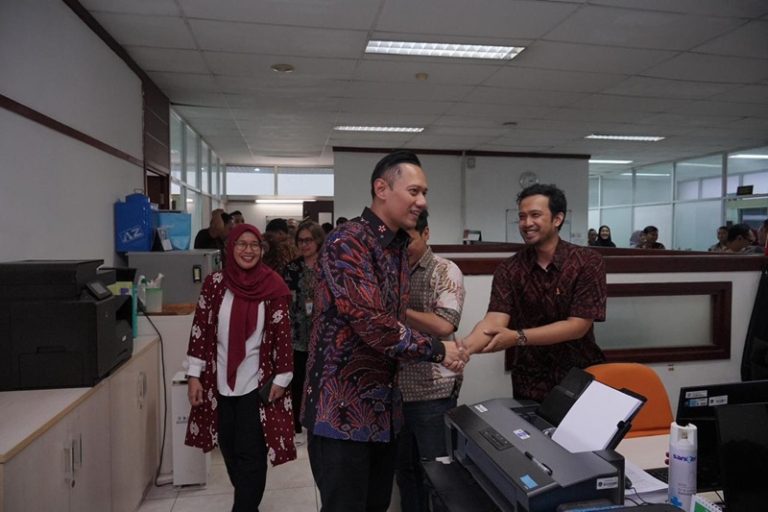 Lakukan Office Tour Menjelang Libur Lebaran, Menteri AHY: Selamat Mudik, Hati-hati di Jalan