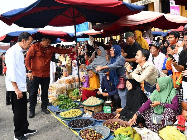 Presiden Jokowi Kunjungi Pasar Muara Bungo
