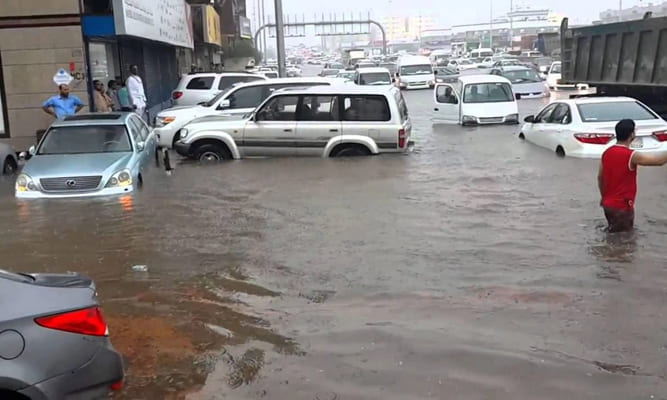 Arab Saudi Dilanda Banjir Bandang