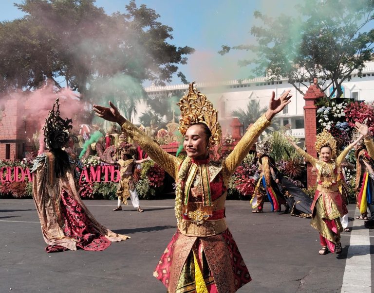 Kemegahan Majapahit Hidup Kembali di Parade Surabaya Vaganza, PT. Gudang Garam Tarik Perhatian