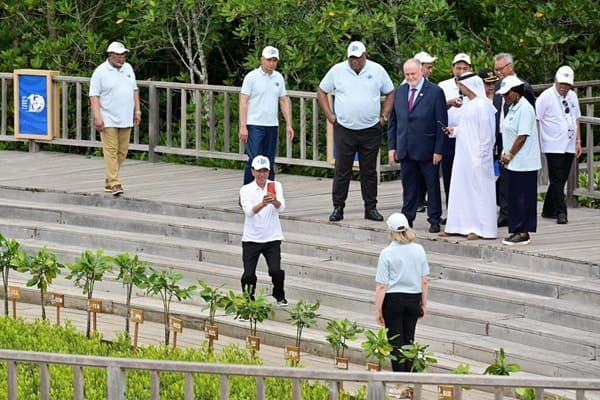 Presiden Jokowi Ajak Sejumlah Pemimpin Delegasi