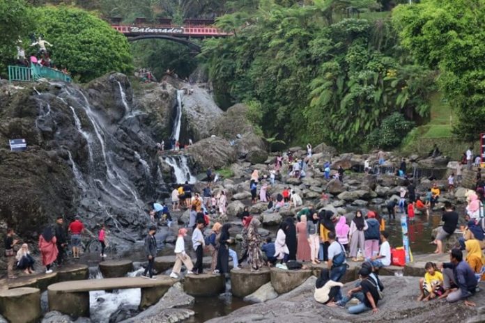 Gunung Slamet wisatawan