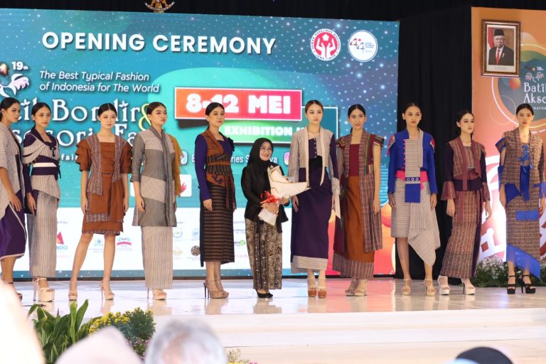 Masa Depan Batik di Tangan Gen Z: Batik Bordir Aksesoris Fair 2024!