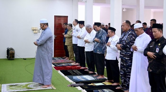 Jokowi Salat Jumat