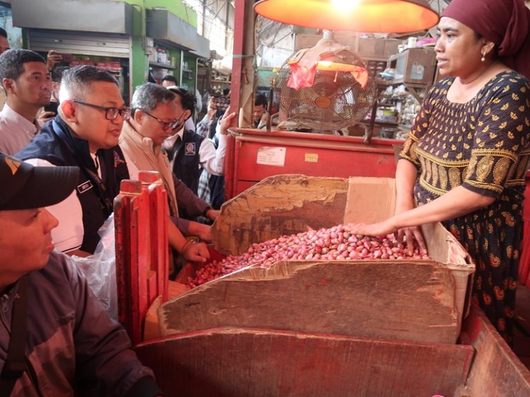 Harga Bawang Putih Belum Juga Stabil, KPPU Sidak di Pasar Pabean