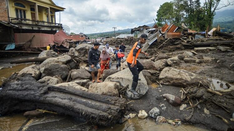 bnpb banjir lahar sumbar