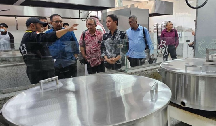 Menag Pastikan Makanan untuk Jemaah Calon Haji Lansia Disesuaikan dengan Kebutuhan