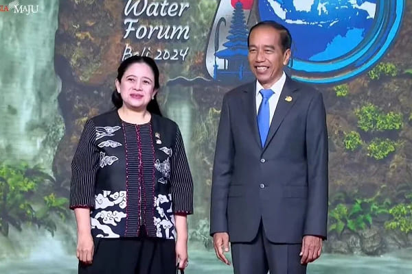 Momen Presiden Jokowi Bersalaman Dengan Puan