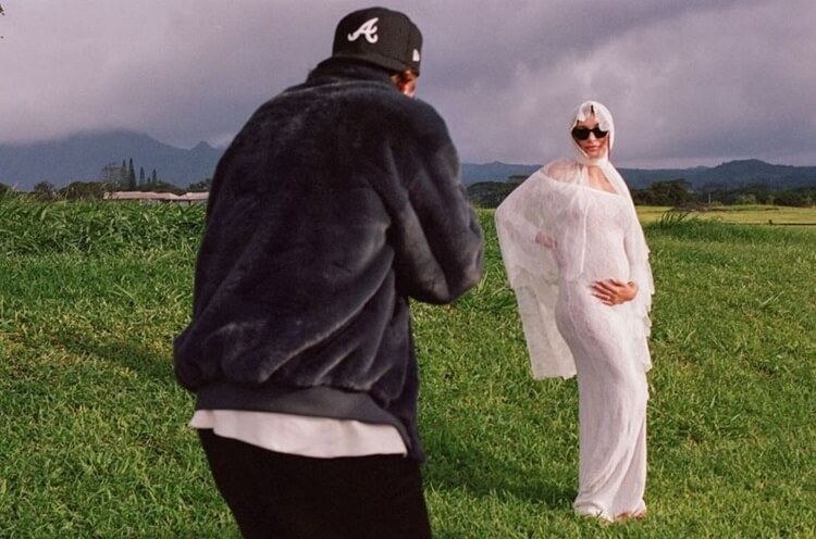 Justin Bieber Umumkan Kehamilan Pertama Hailey Bieber