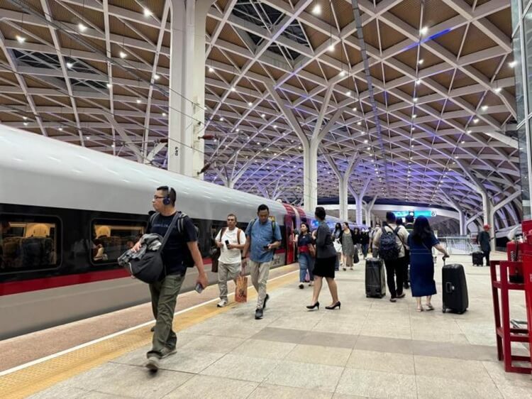 KCIC Tempat Duduk Whoosh