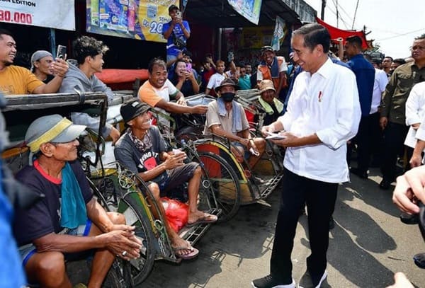 Presiden Jokowi Tinjau Pasar Baru