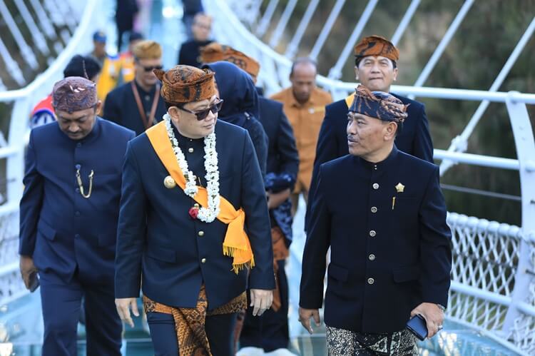 Pj Gubernur Adhy Dikukuhkan Sebagai Warga Kehormatan Masyarakat Suku Tengger