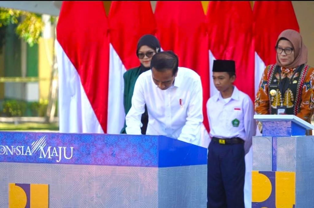 Jokowi Rehabilitasi Infrastruktur Pendidikan