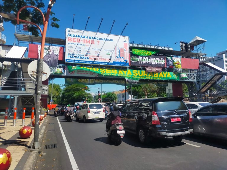 Bonek Hiasi Spanduk Dukungan Jelang Anniversary Persebaya